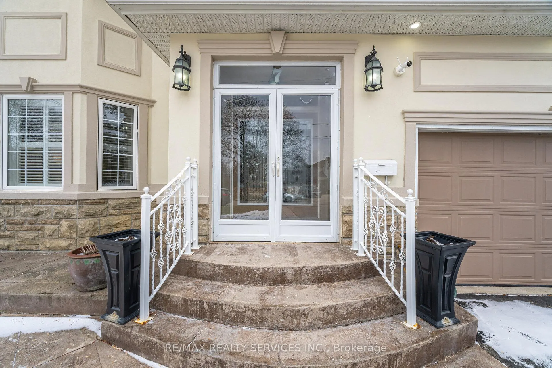 Photo 5 of 7 Waltham Drive, Etobicoke, Thistletown-Beaumonde Heights — HOMEH