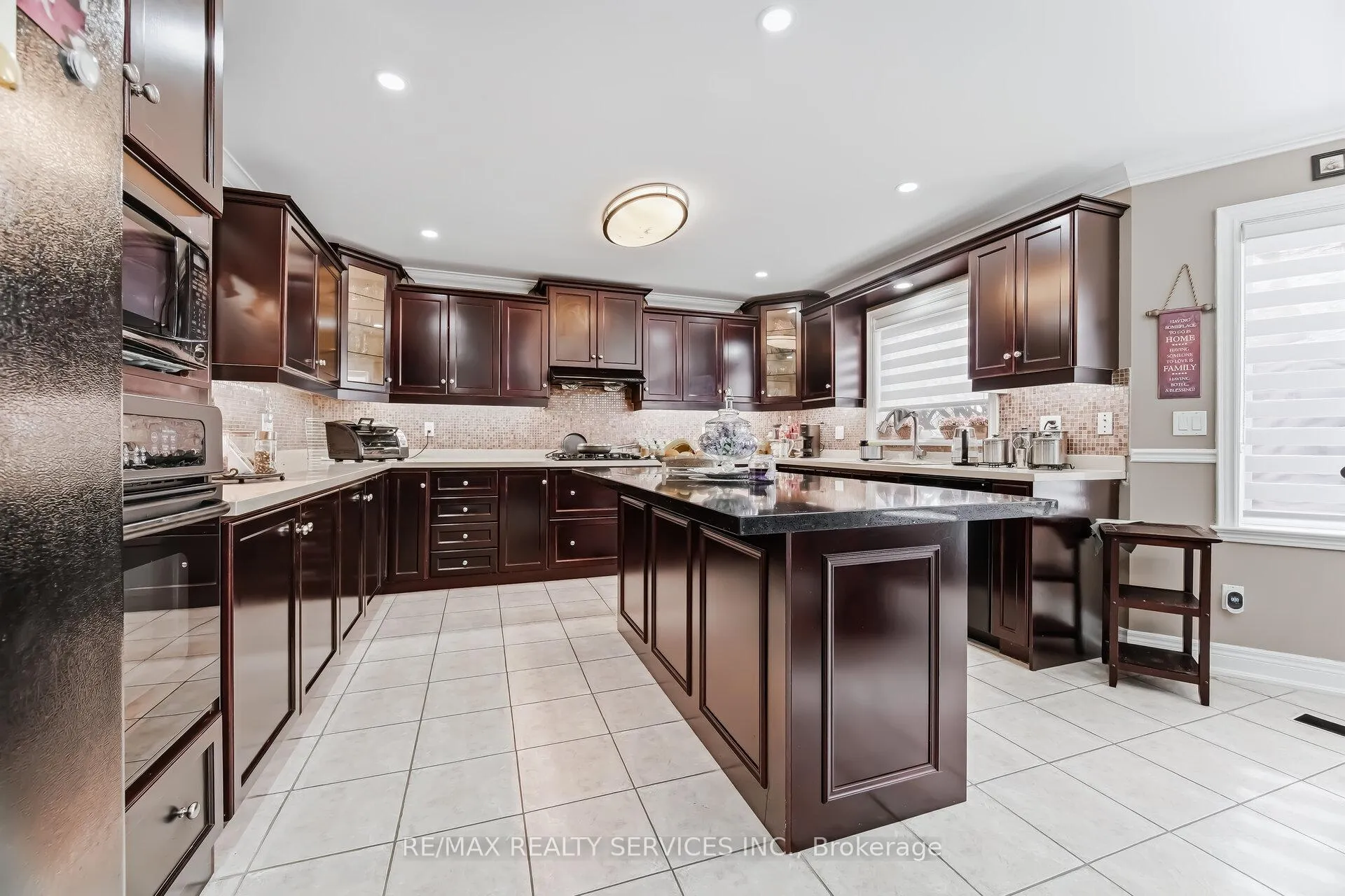 Photo 13 of 7 Waltham Drive, Etobicoke, Thistletown-Beaumonde Heights — HOMEH