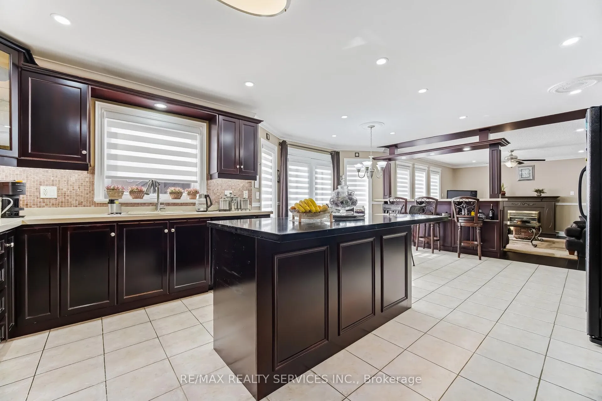 Photo 14 of 7 Waltham Drive, Etobicoke, Thistletown-Beaumonde Heights — HOMEH