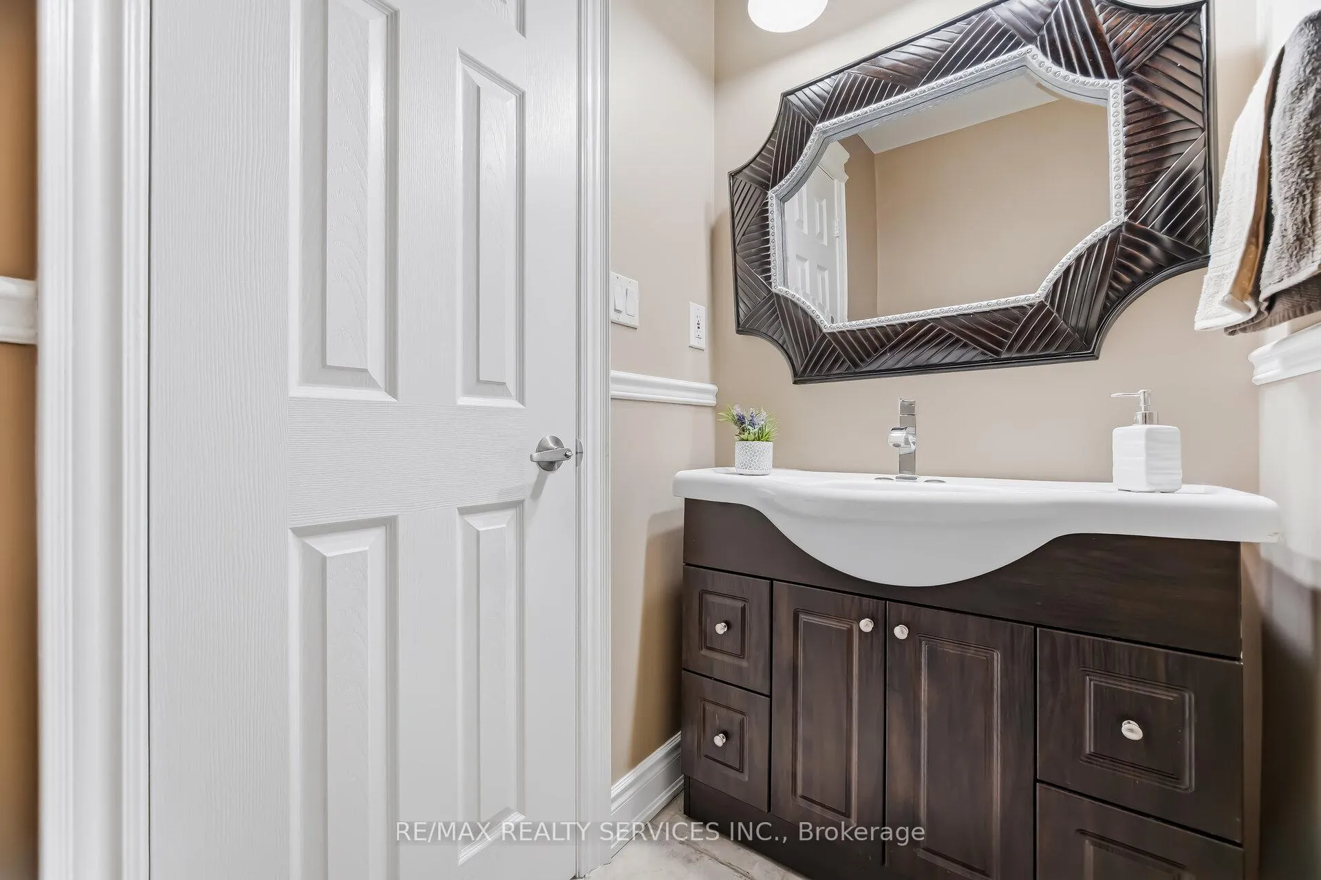 Photo 23 of 7 Waltham Drive, Etobicoke, Thistletown-Beaumonde Heights — HOMEH