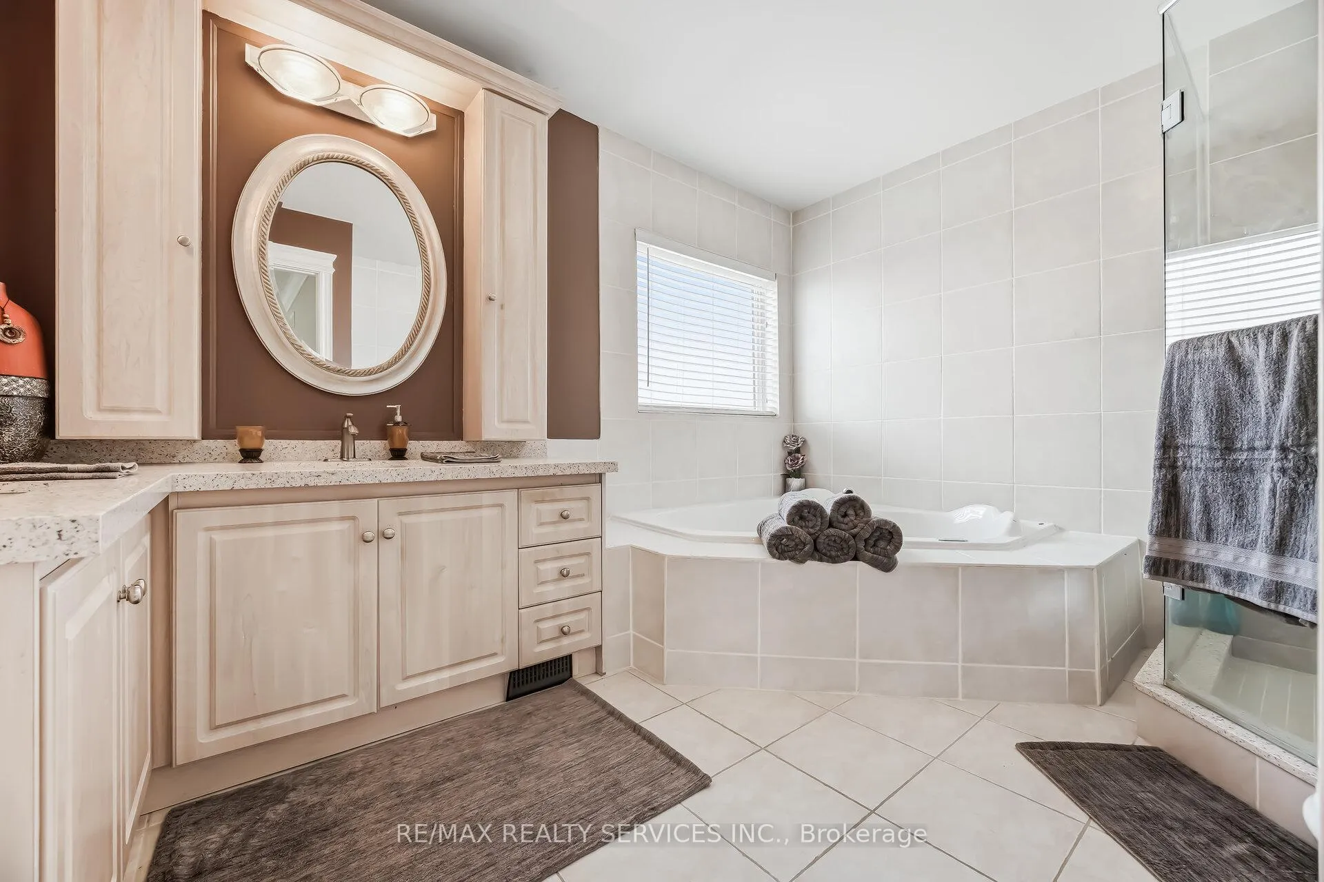 Photo 31 of 7 Waltham Drive, Etobicoke, Thistletown-Beaumonde Heights — HOMEH