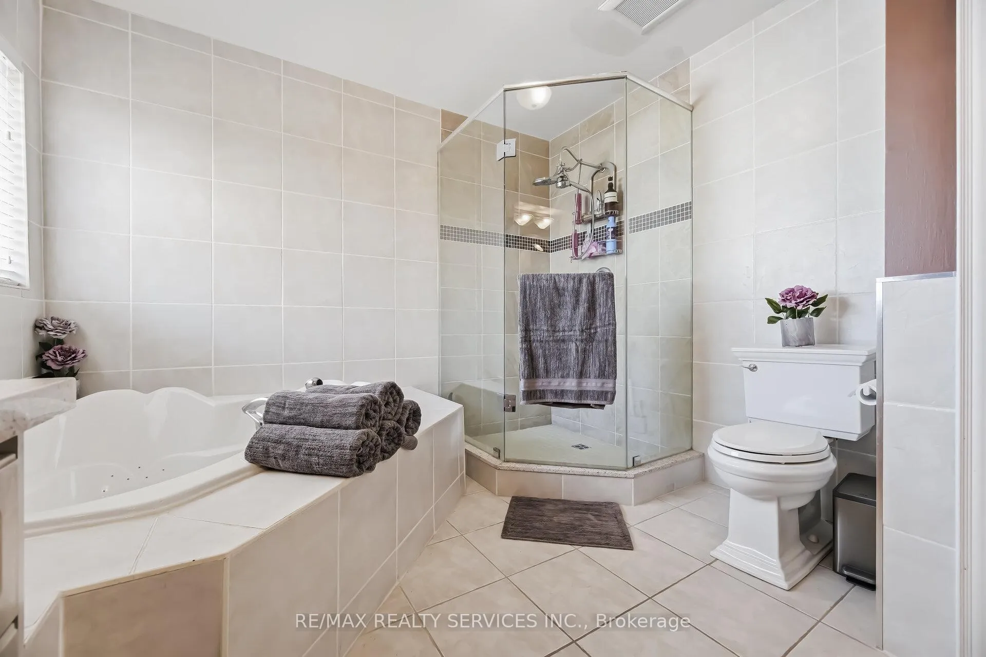 Photo 32 of 7 Waltham Drive, Etobicoke, Thistletown-Beaumonde Heights — HOMEH