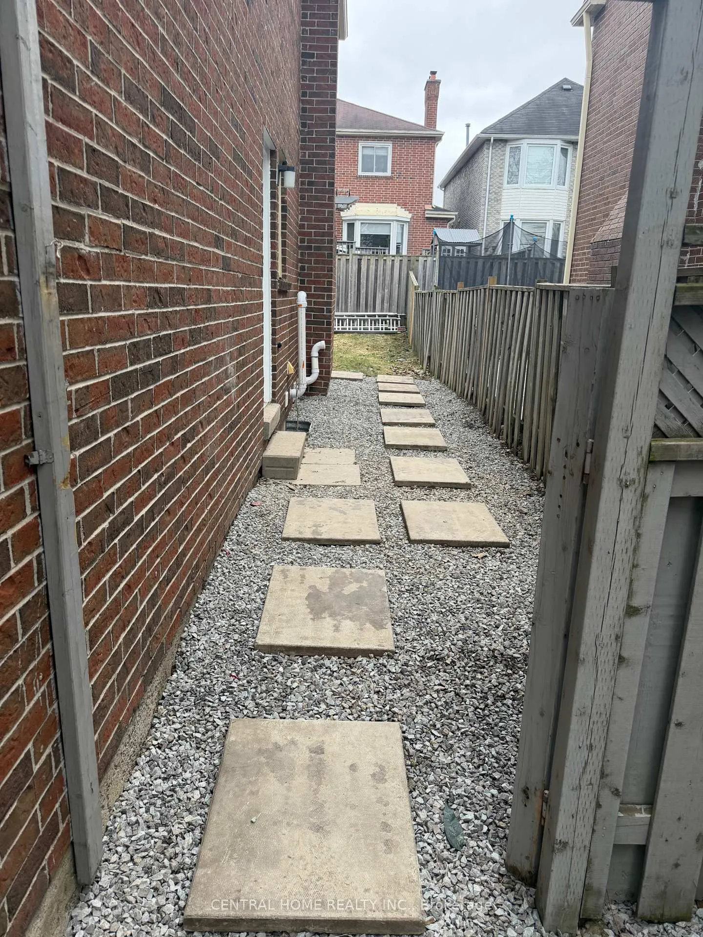 Photo 3 of 229 Spring Gate Boulevard, Vaughan, Crestwood-Springfarm-Yorkhill — HOMEH