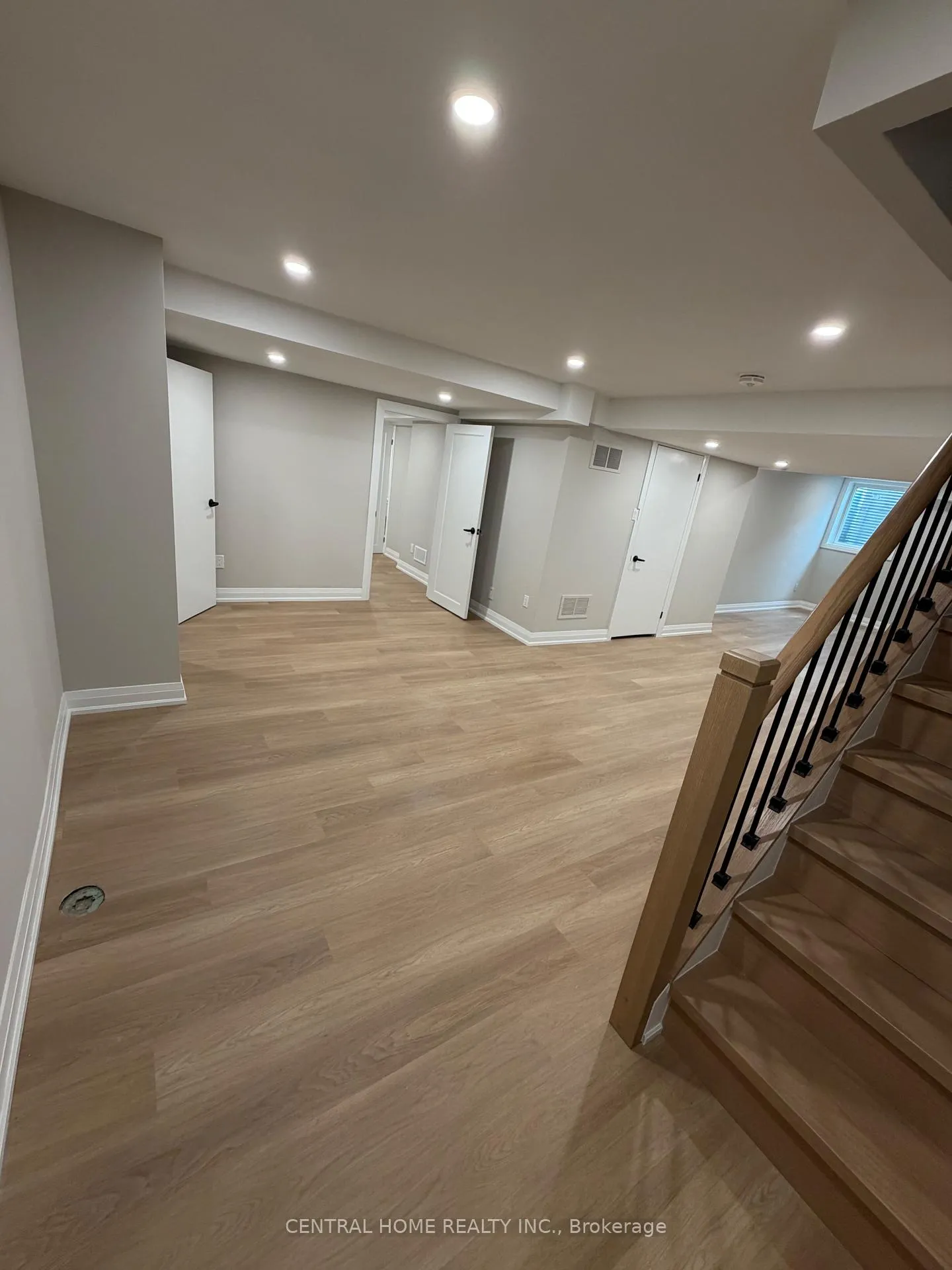 Photo 5 of 229 Spring Gate Boulevard, Vaughan, Crestwood-Springfarm-Yorkhill — HOMEH
