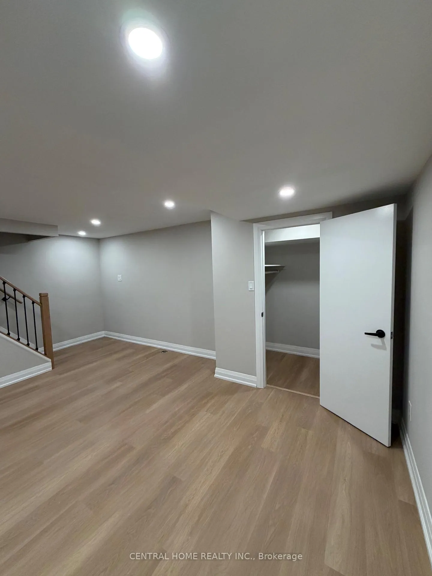 Photo 7 of 229 Spring Gate Boulevard, Vaughan, Crestwood-Springfarm-Yorkhill — HOMEH