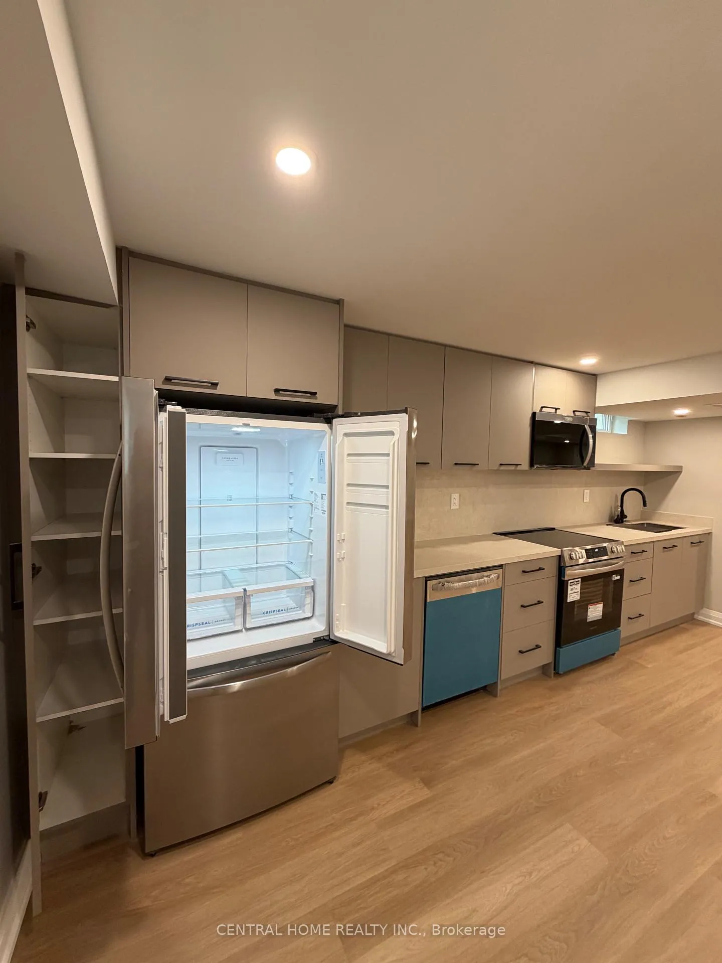 Photo 9 of 229 Spring Gate Boulevard, Vaughan, Crestwood-Springfarm-Yorkhill — HOMEH