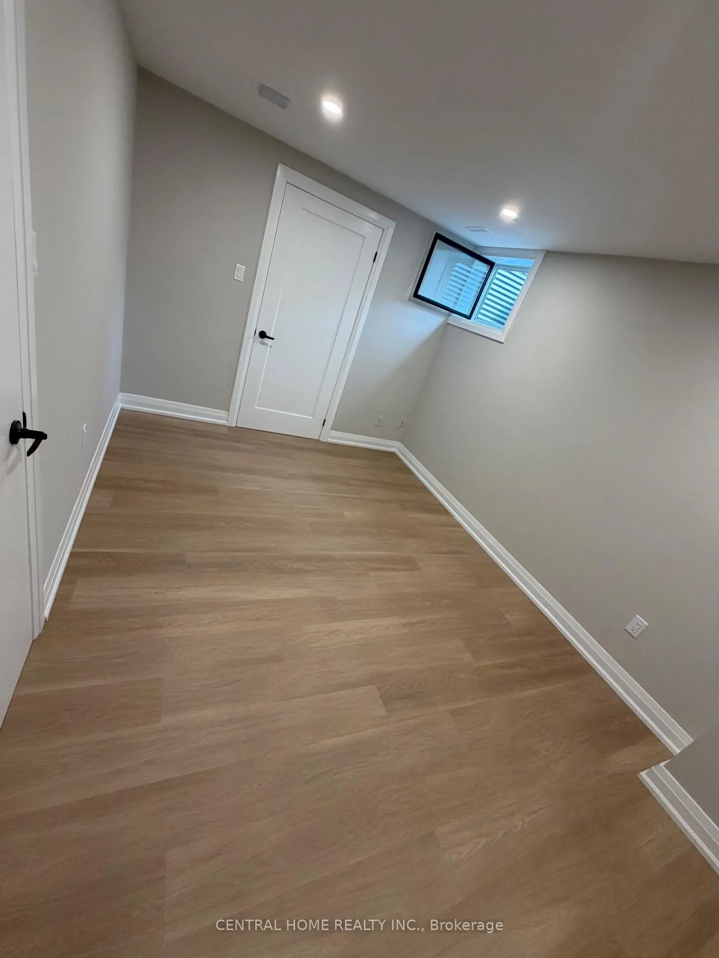 Photo 15 of 229 Spring Gate Boulevard, Vaughan, Crestwood-Springfarm-Yorkhill — HOMEH