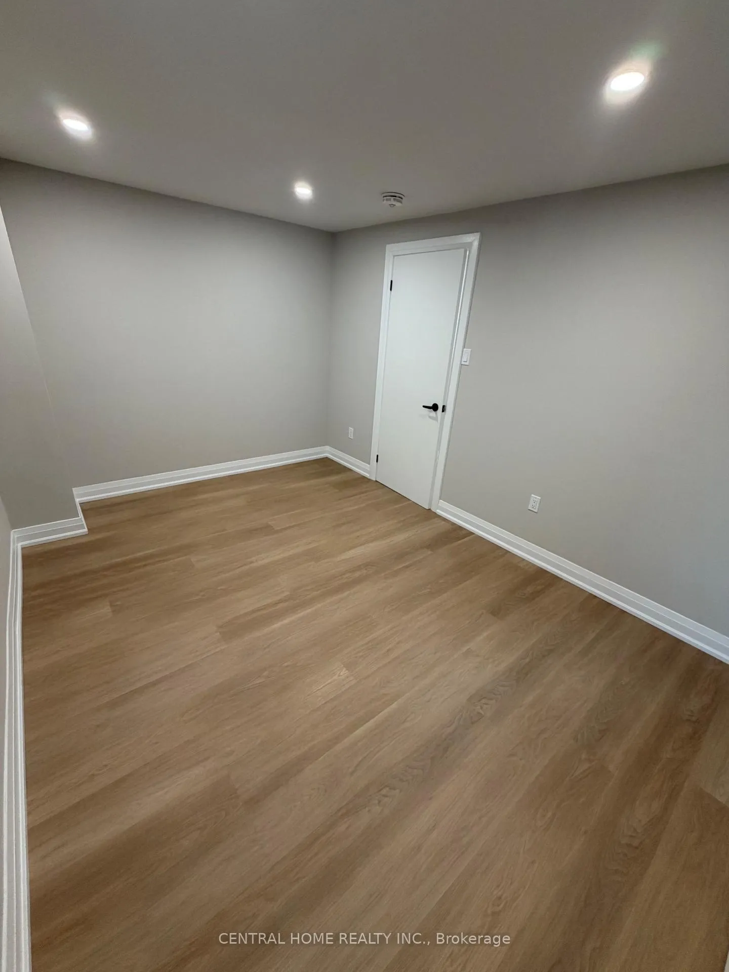 Photo 16 of 229 Spring Gate Boulevard, Vaughan, Crestwood-Springfarm-Yorkhill — HOMEH
