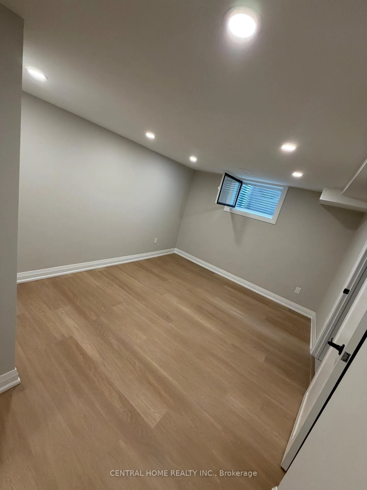 Photo 21 of 229 Spring Gate Boulevard, Vaughan, Crestwood-Springfarm-Yorkhill — HOMEH