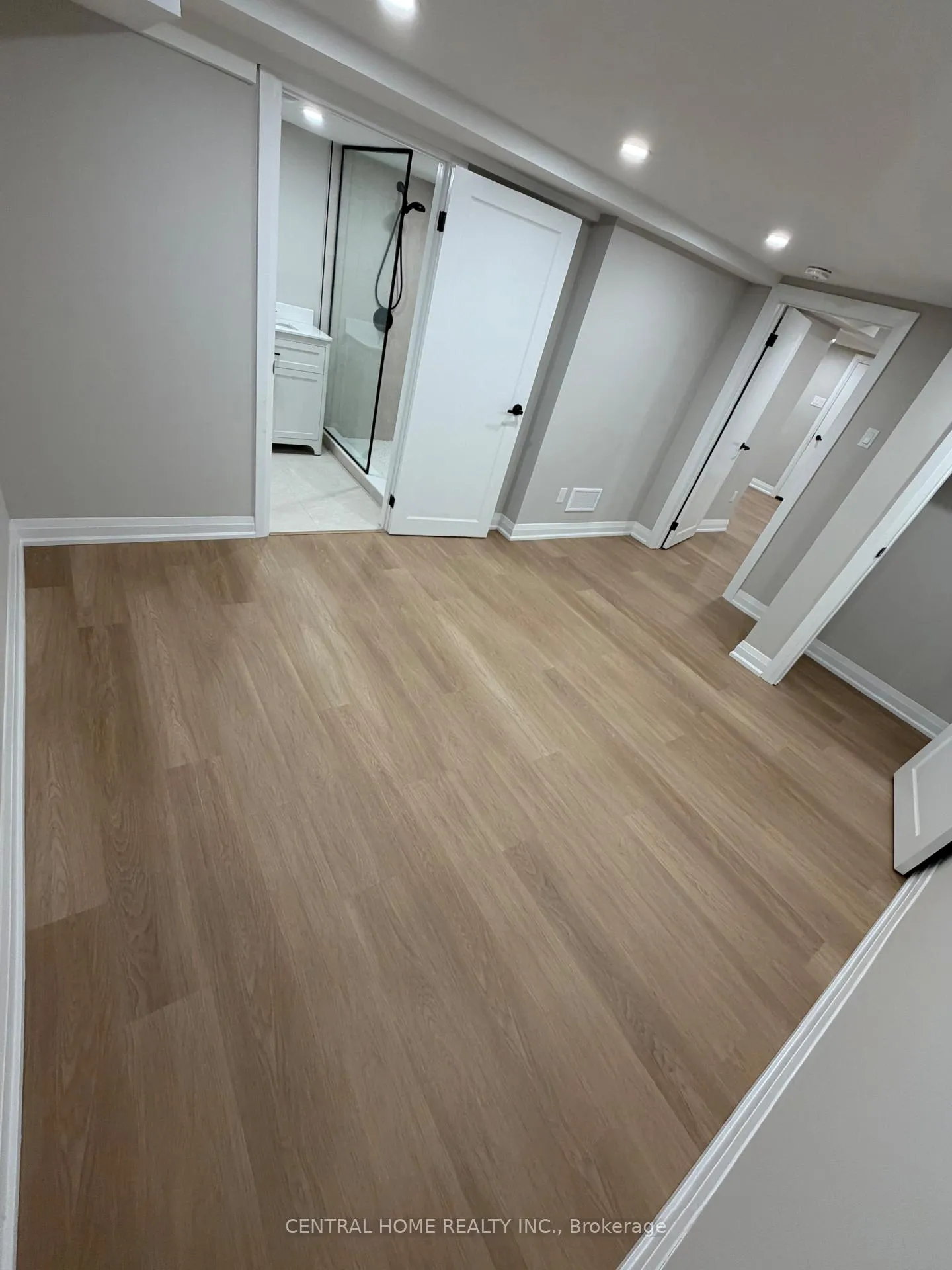 Photo 22 of 229 Spring Gate Boulevard, Vaughan, Crestwood-Springfarm-Yorkhill — HOMEH