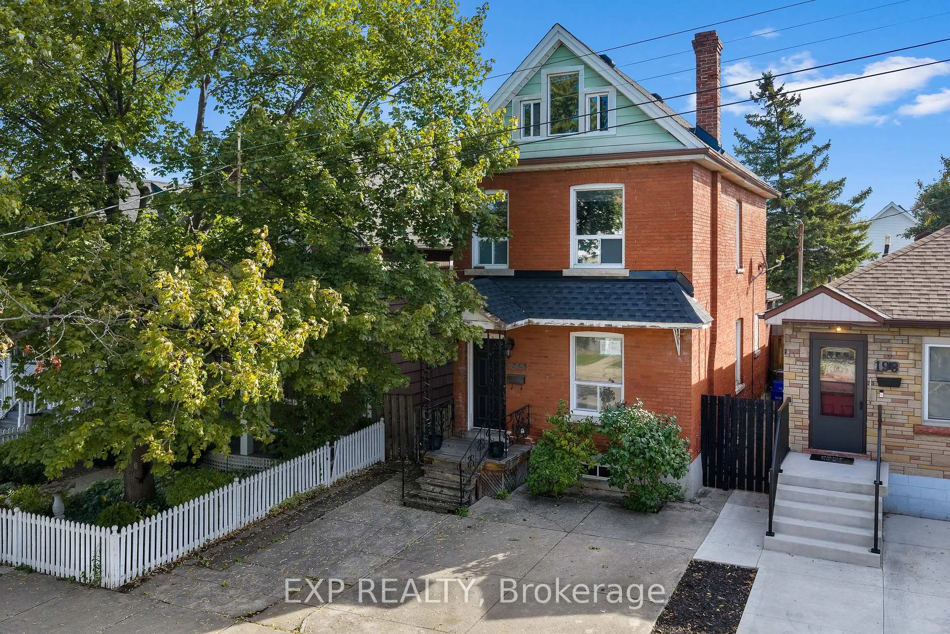 Front of 200 Kensington Avenue N