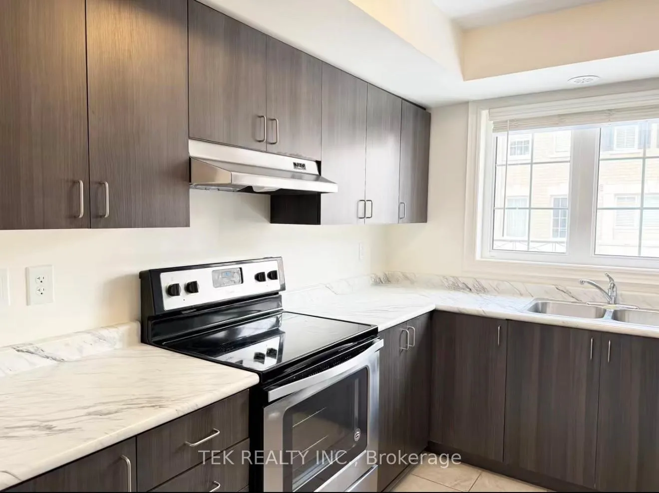 Photo 5 of Unit 480, 2283 Chevron Prince Path, Oshawa, Windfields — HOMEH