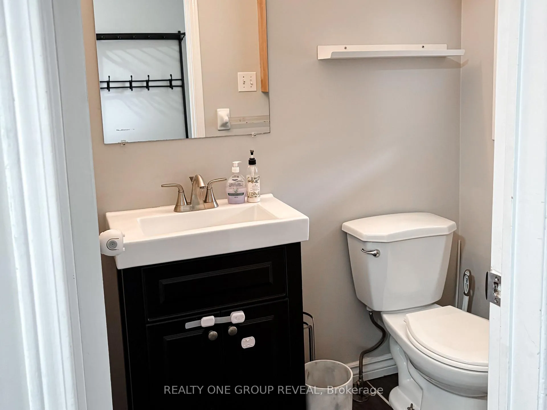 Photo 5 of 47 Cornish Drive, Clarington, Courtice — HOMEH