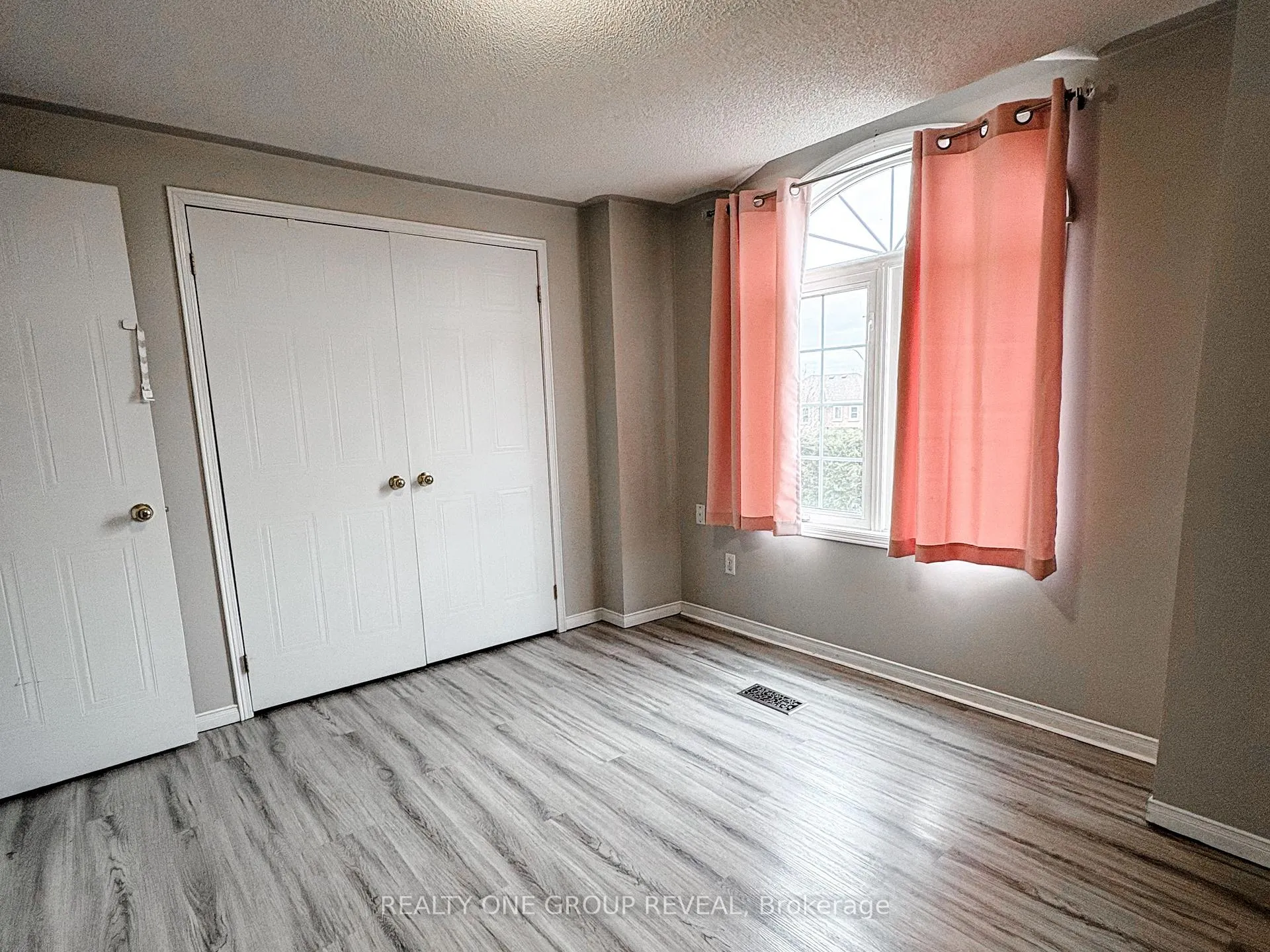 Photo 8 of 47 Cornish Drive, Clarington, Courtice — HOMEH