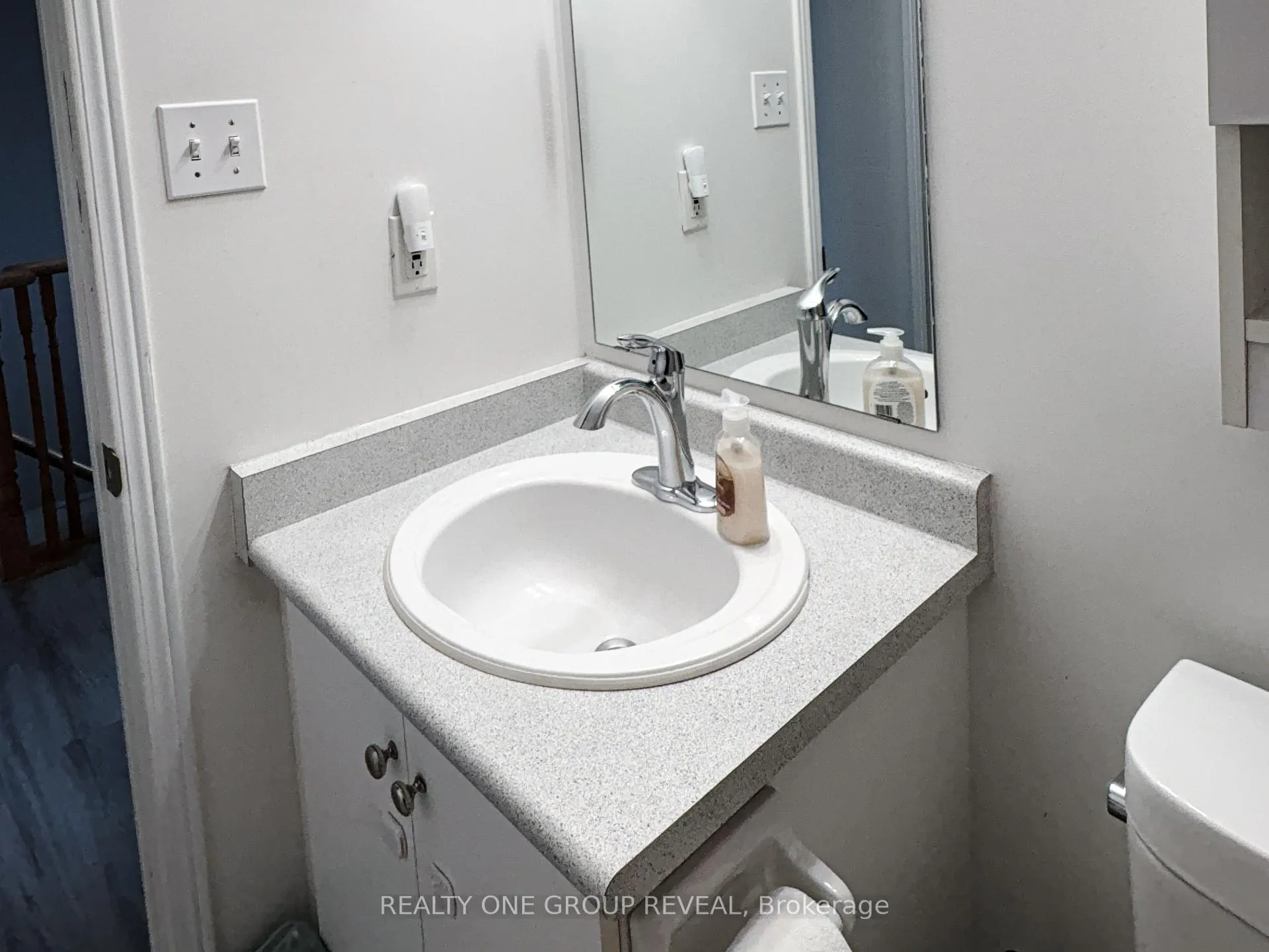 Photo 9 of 47 Cornish Drive, Clarington, Courtice — HOMEH
