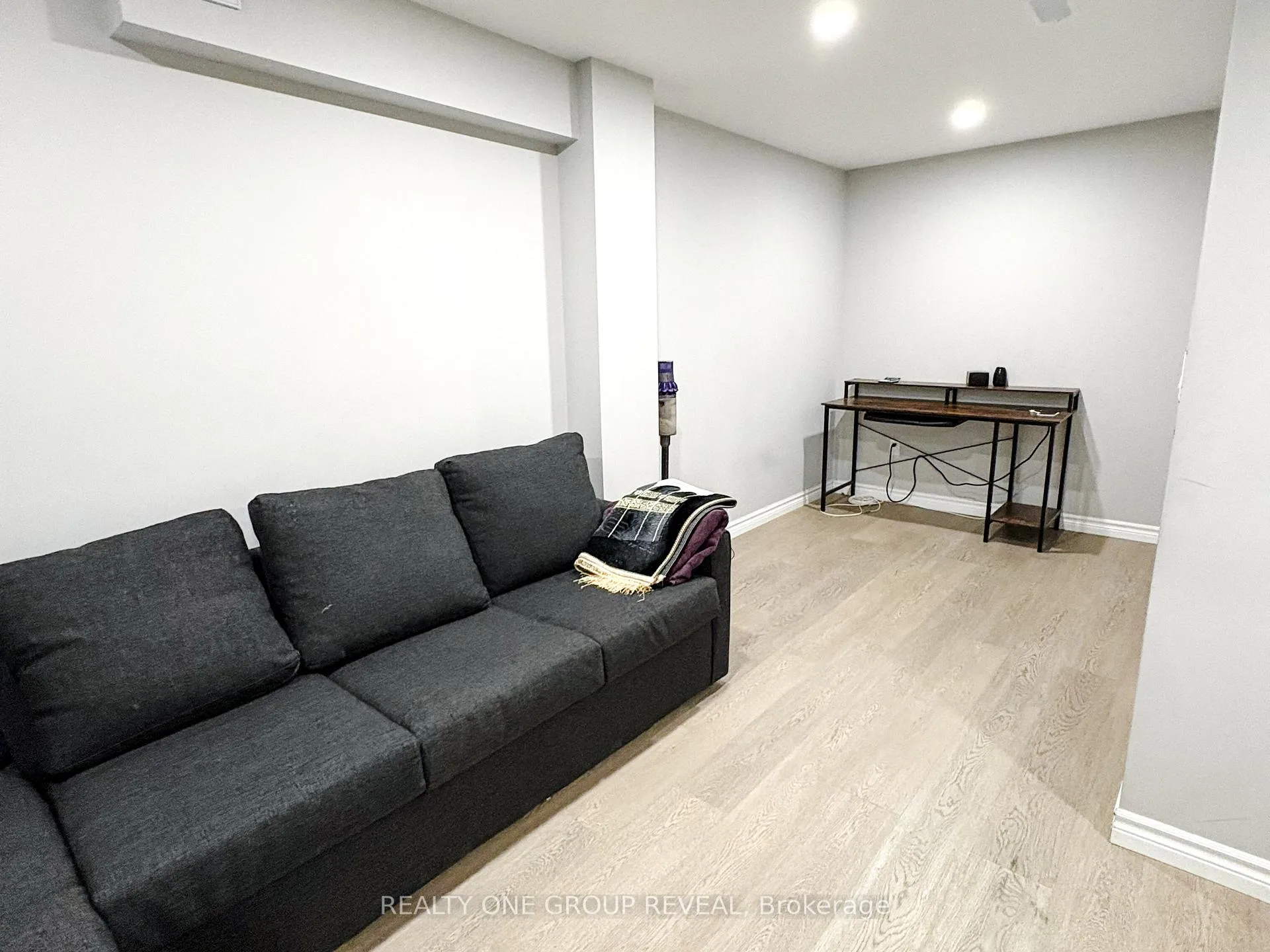 Photo 11 of 47 Cornish Drive, Clarington, Courtice — HOMEH