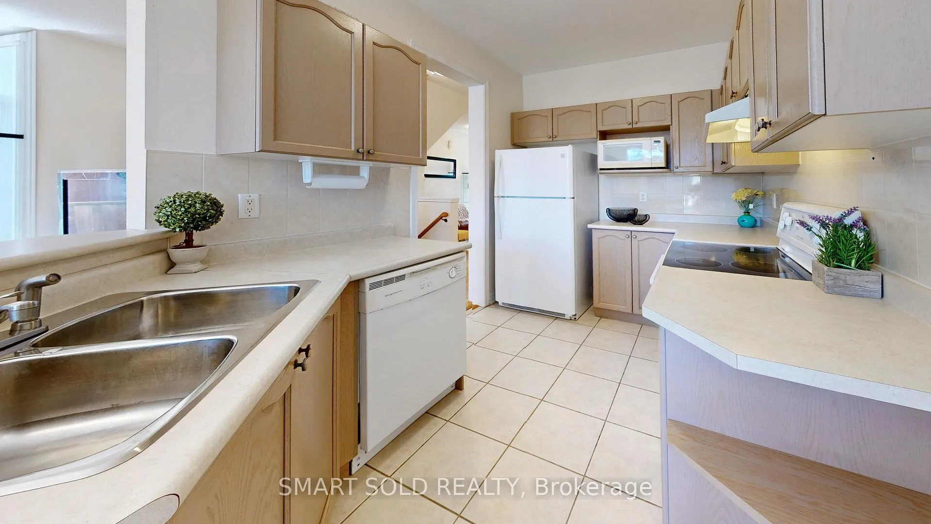 Photo 12 of 208 Cabernet Road, Vaughan, Patterson — HOMEH