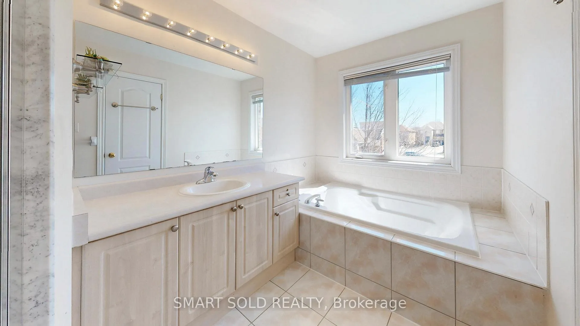 Photo 19 of 208 Cabernet Road, Vaughan, Patterson — HOMEH
