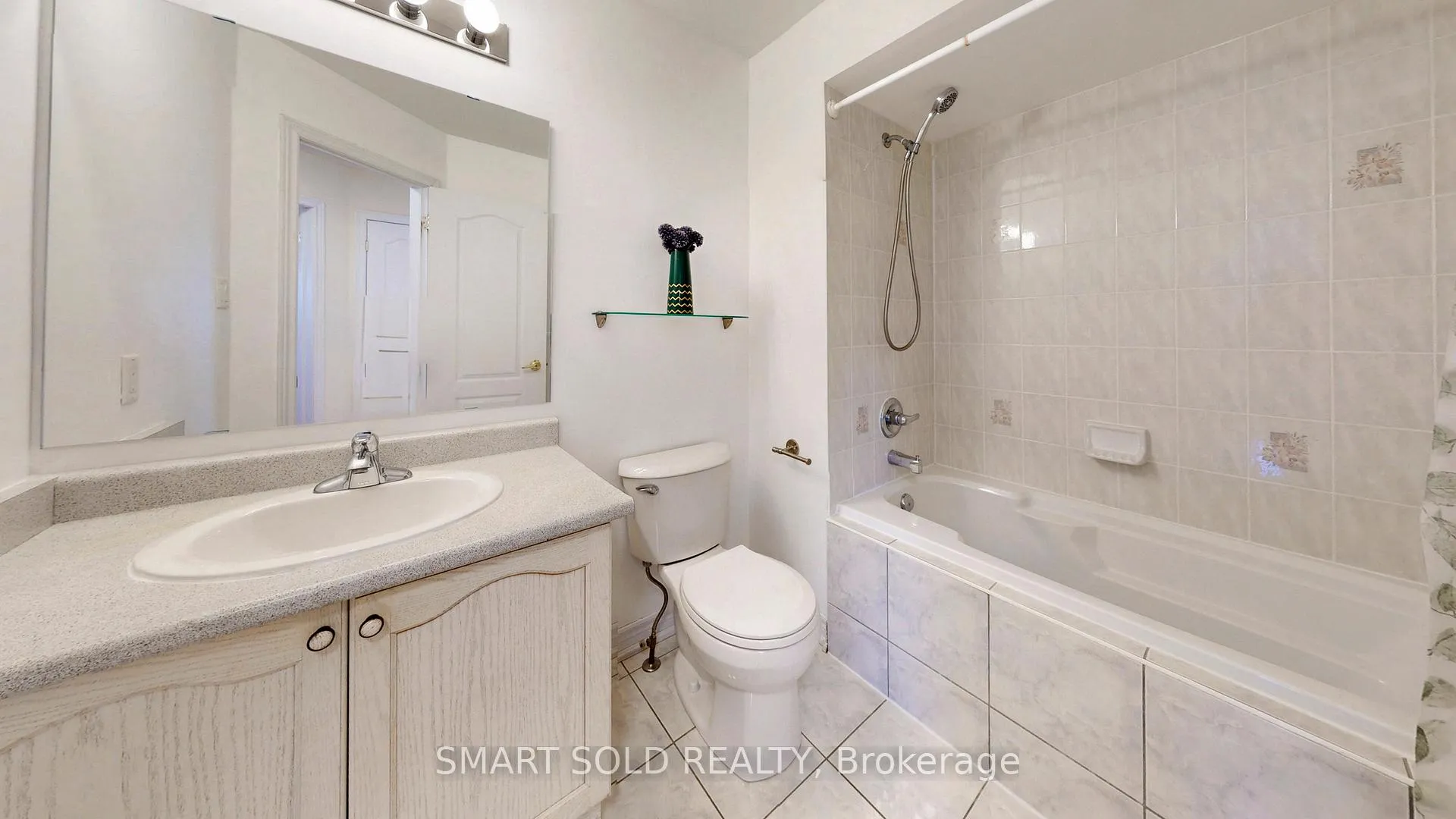 Photo 24 of 208 Cabernet Road, Vaughan, Patterson — HOMEH