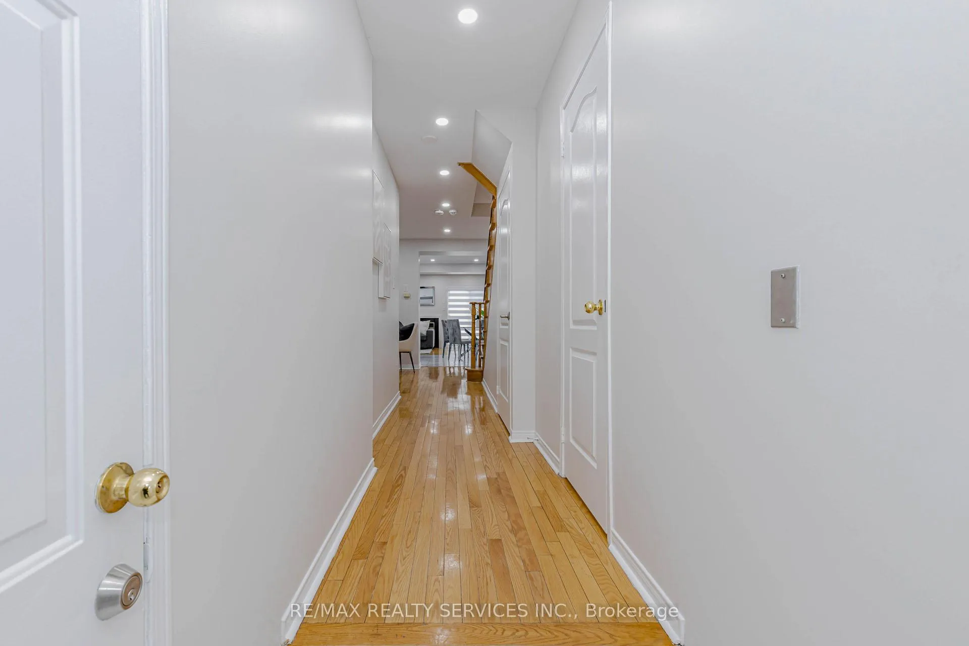 Photo 3 of 102 Sand Cherry Crescent, Brampton, Sandringham-Wellington — HOMEH