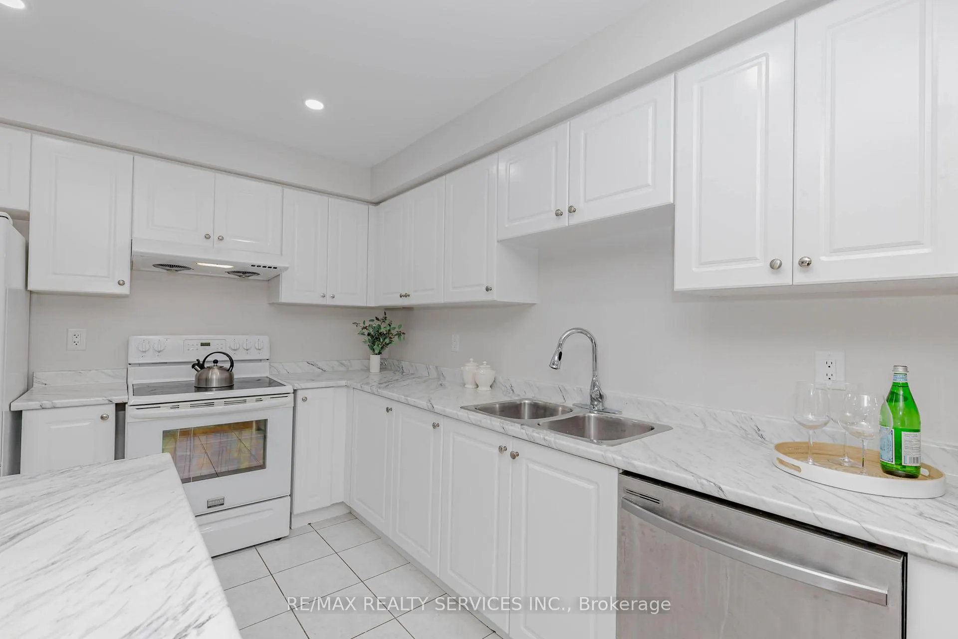 Photo 11 of 102 Sand Cherry Crescent, Brampton, Sandringham-Wellington — HOMEH