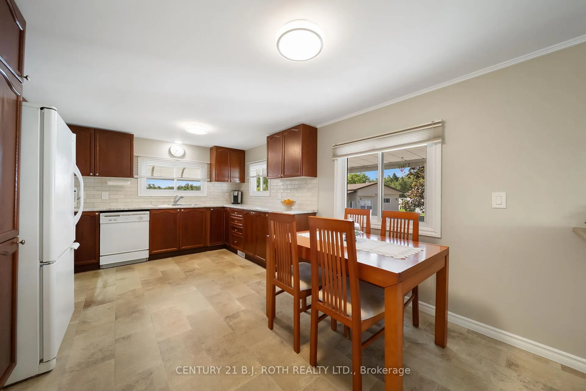 Photo 7 of 66 Cameron Drive, Oro-Medonte, Hawkestone — HOMEH