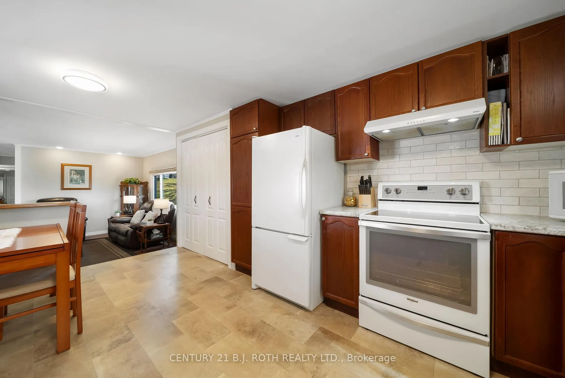 Photo 10 of 66 Cameron Drive, Oro-Medonte, Hawkestone — HOMEH