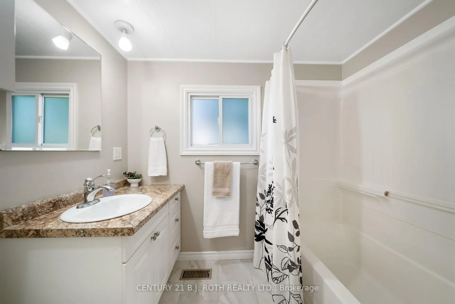 Photo 17 of 66 Cameron Drive, Oro-Medonte, Hawkestone — HOMEH