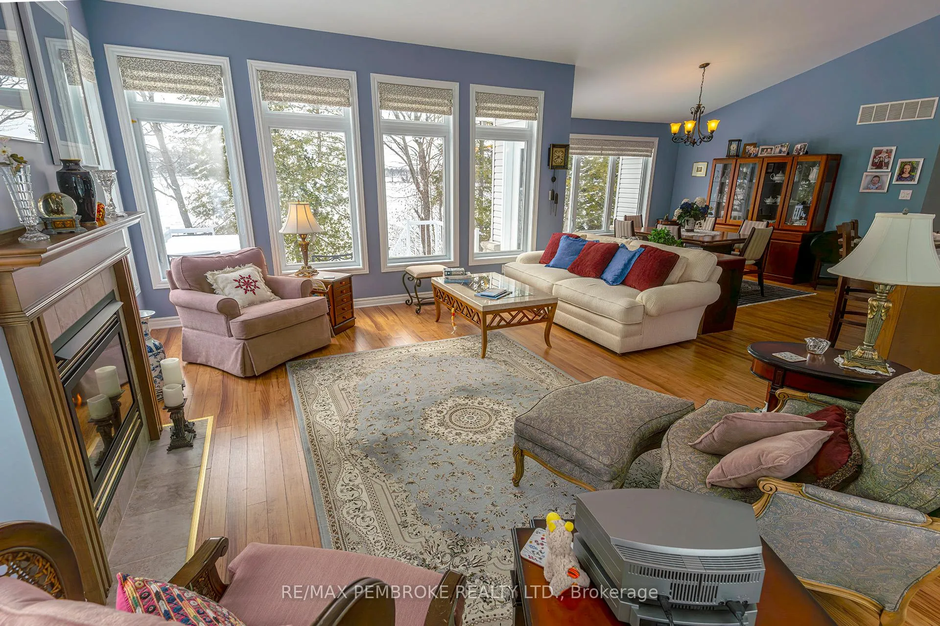 Photo 3 of 115 Island View Drive, North Algona Wilberforce, North Algona/Wilberforce Twp — HOMEH