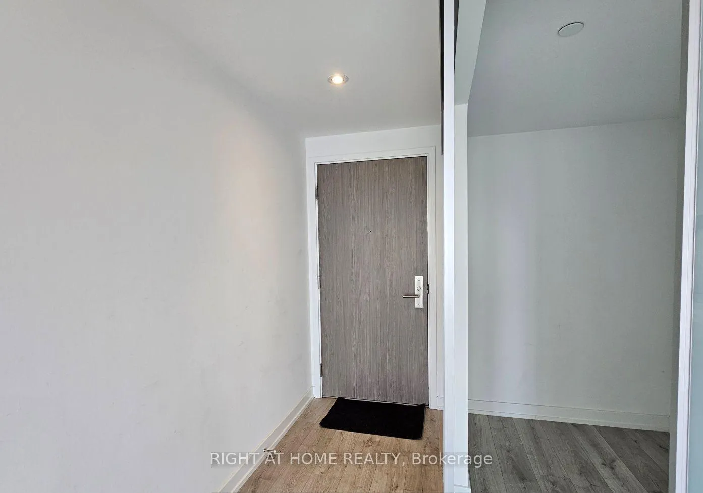 Photo 2 of Unit 1502, 161 Roehampton Avenue, Toronto, Mount Pleasant West — HOMEH