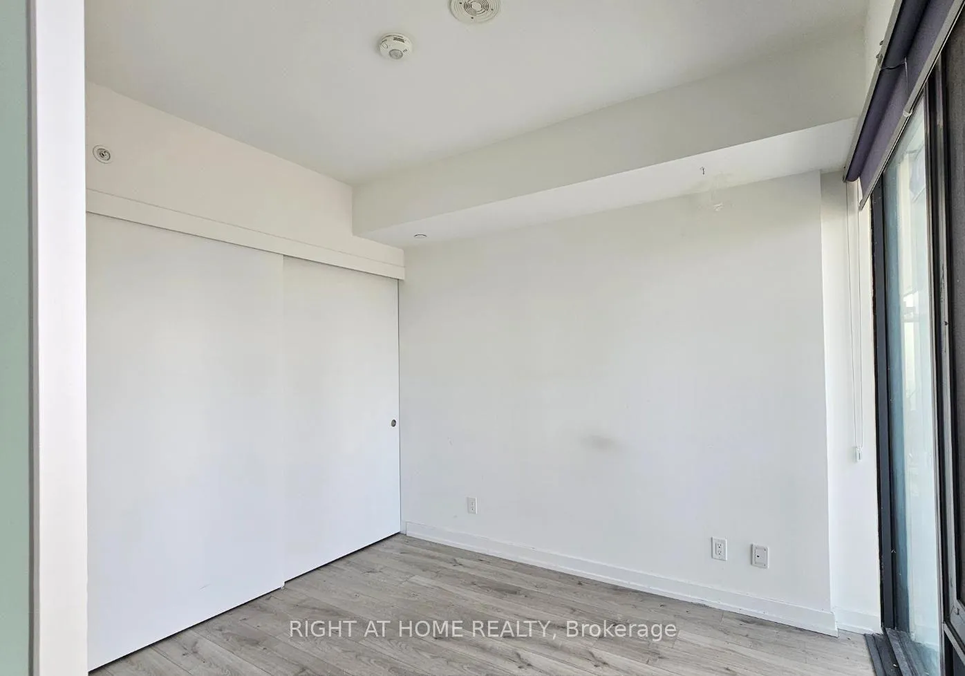 Photo 7 of Unit 1502, 161 Roehampton Avenue, Toronto, Mount Pleasant West — HOMEH