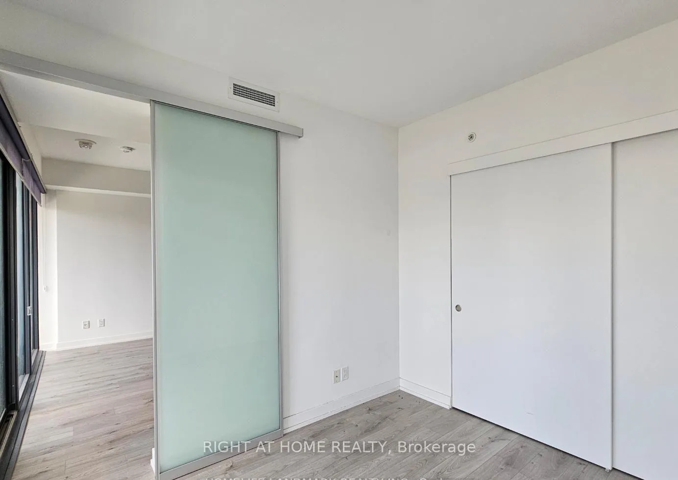 Photo 8 of Unit 1502, 161 Roehampton Avenue, Toronto, Mount Pleasant West — HOMEH