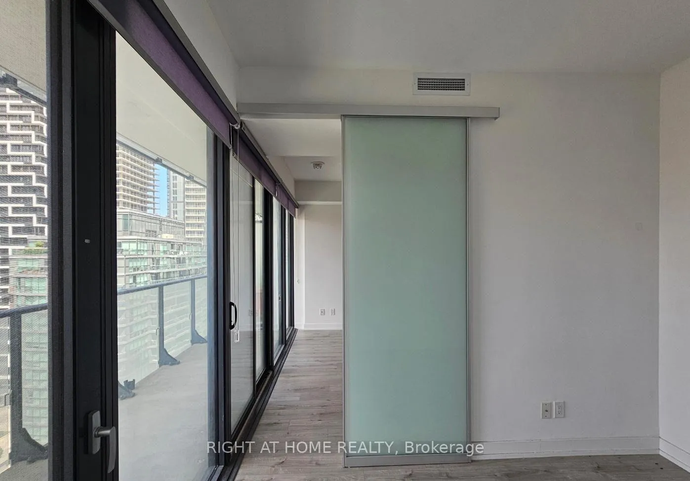 Photo 10 of Unit 1502, 161 Roehampton Avenue, Toronto, Mount Pleasant West — HOMEH