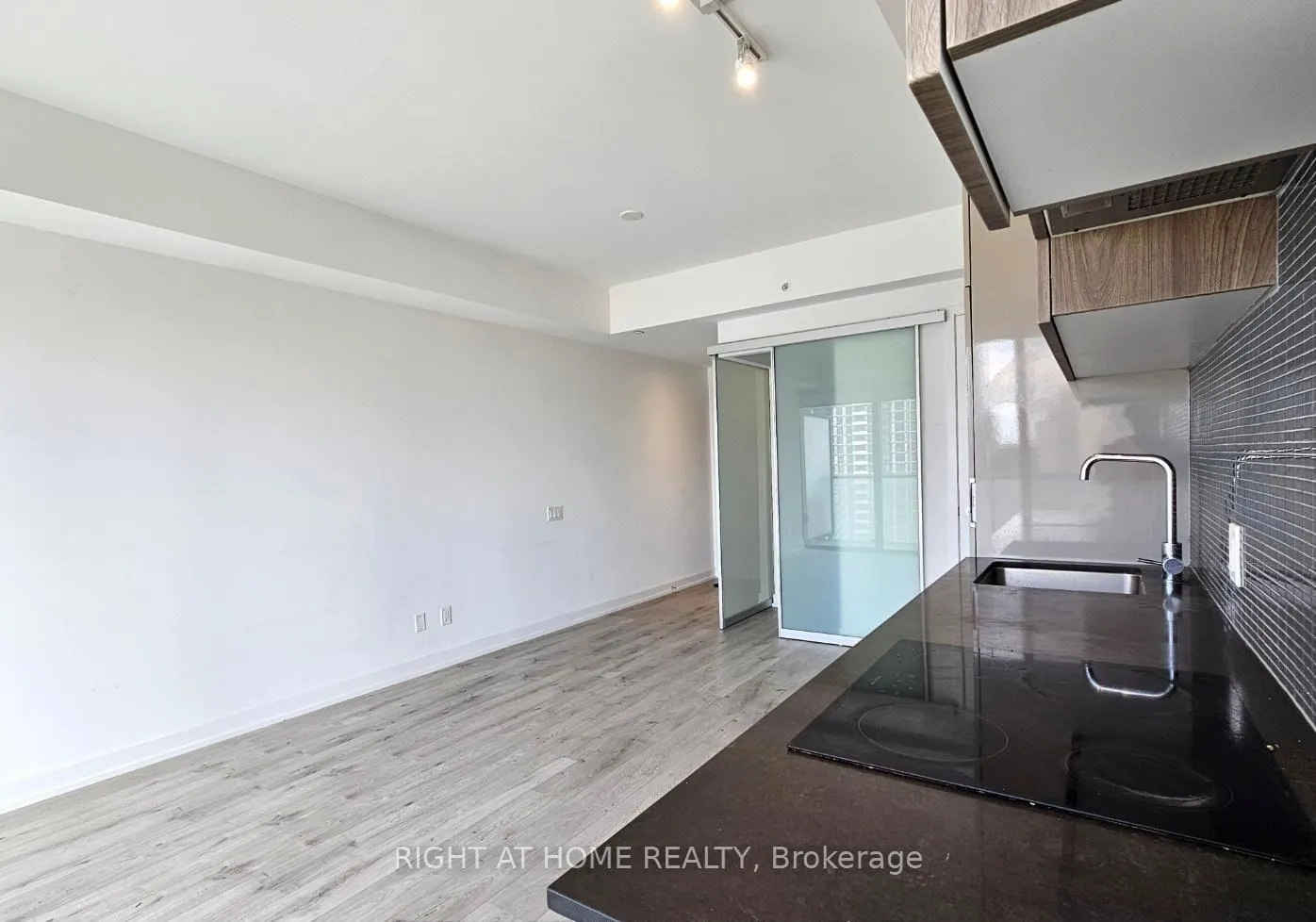 Photo 11 of Unit 1502, 161 Roehampton Avenue, Toronto, Mount Pleasant West — HOMEH