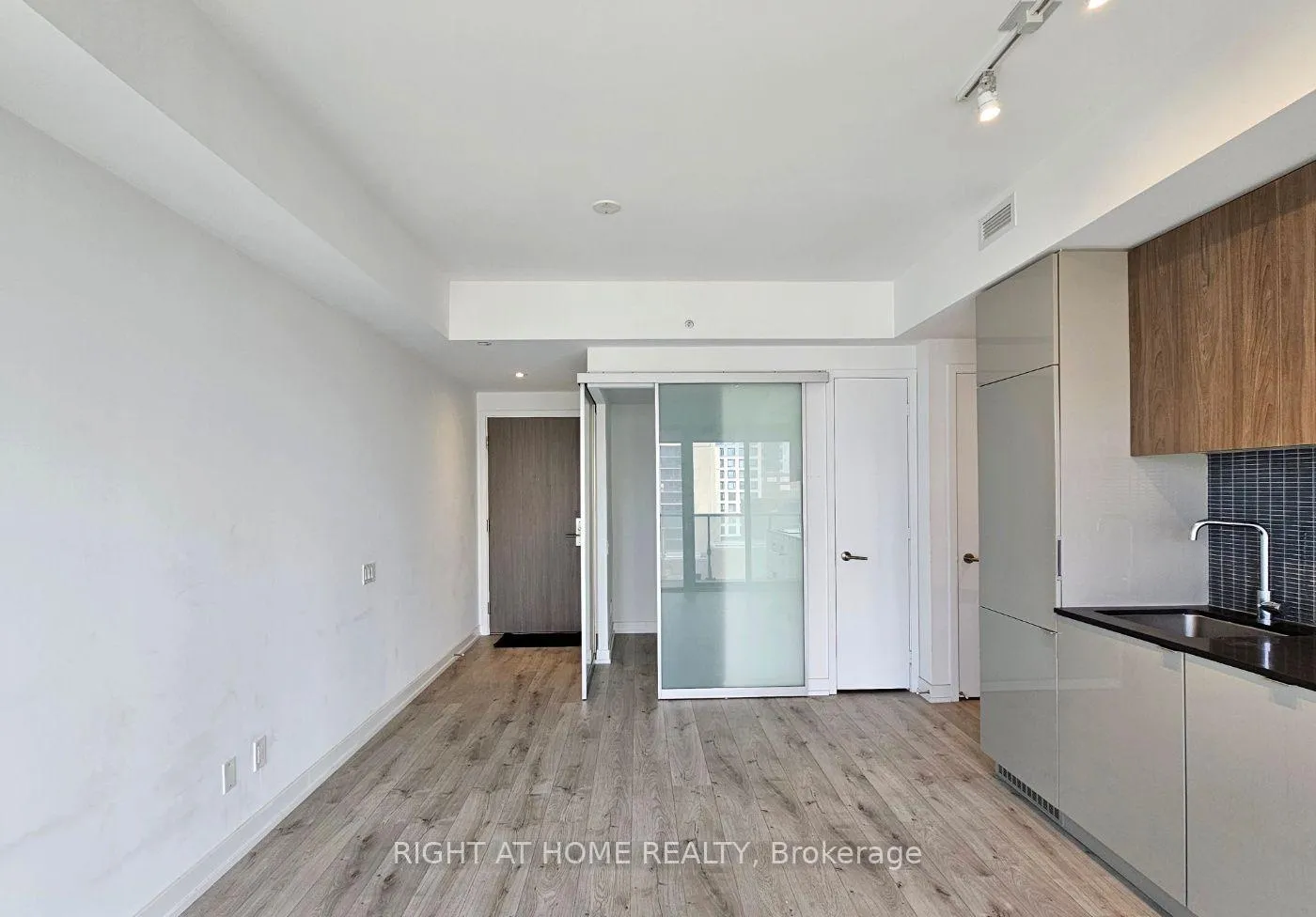 Photo 12 of Unit 1502, 161 Roehampton Avenue, Toronto, Mount Pleasant West — HOMEH