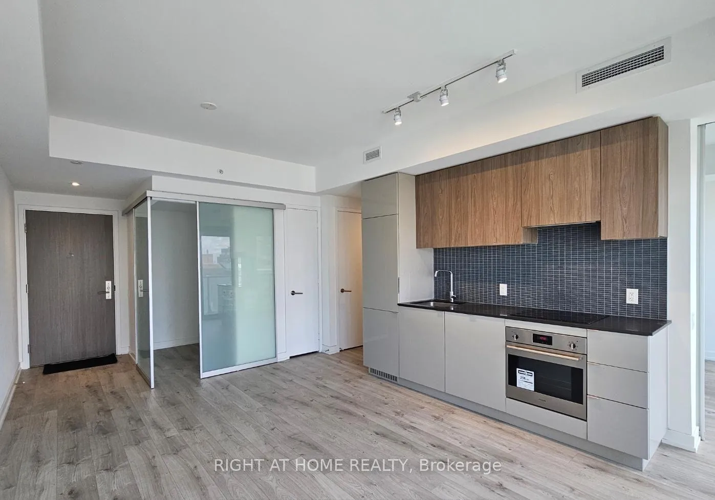Photo 13 of Unit 1502, 161 Roehampton Avenue, Toronto, Mount Pleasant West — HOMEH