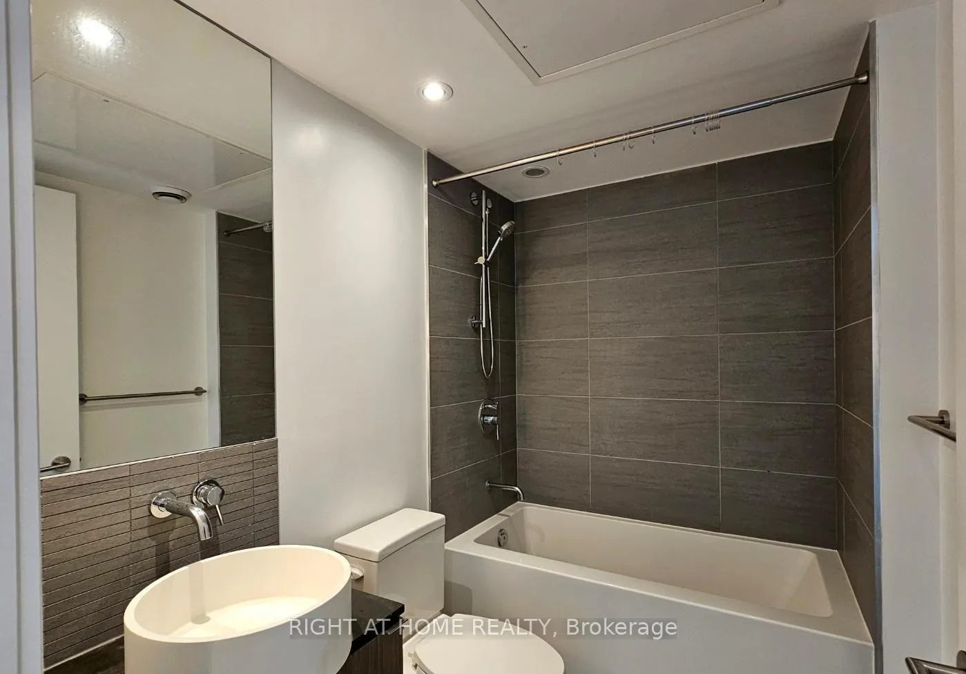 Photo 15 of Unit 1502, 161 Roehampton Avenue, Toronto, Mount Pleasant West — HOMEH