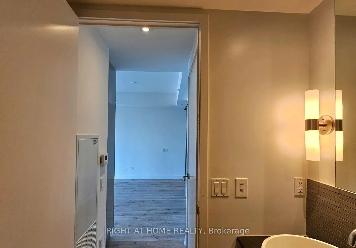 Photo 16 of Unit 1502, 161 Roehampton Avenue, Toronto, Mount Pleasant West — HOMEH