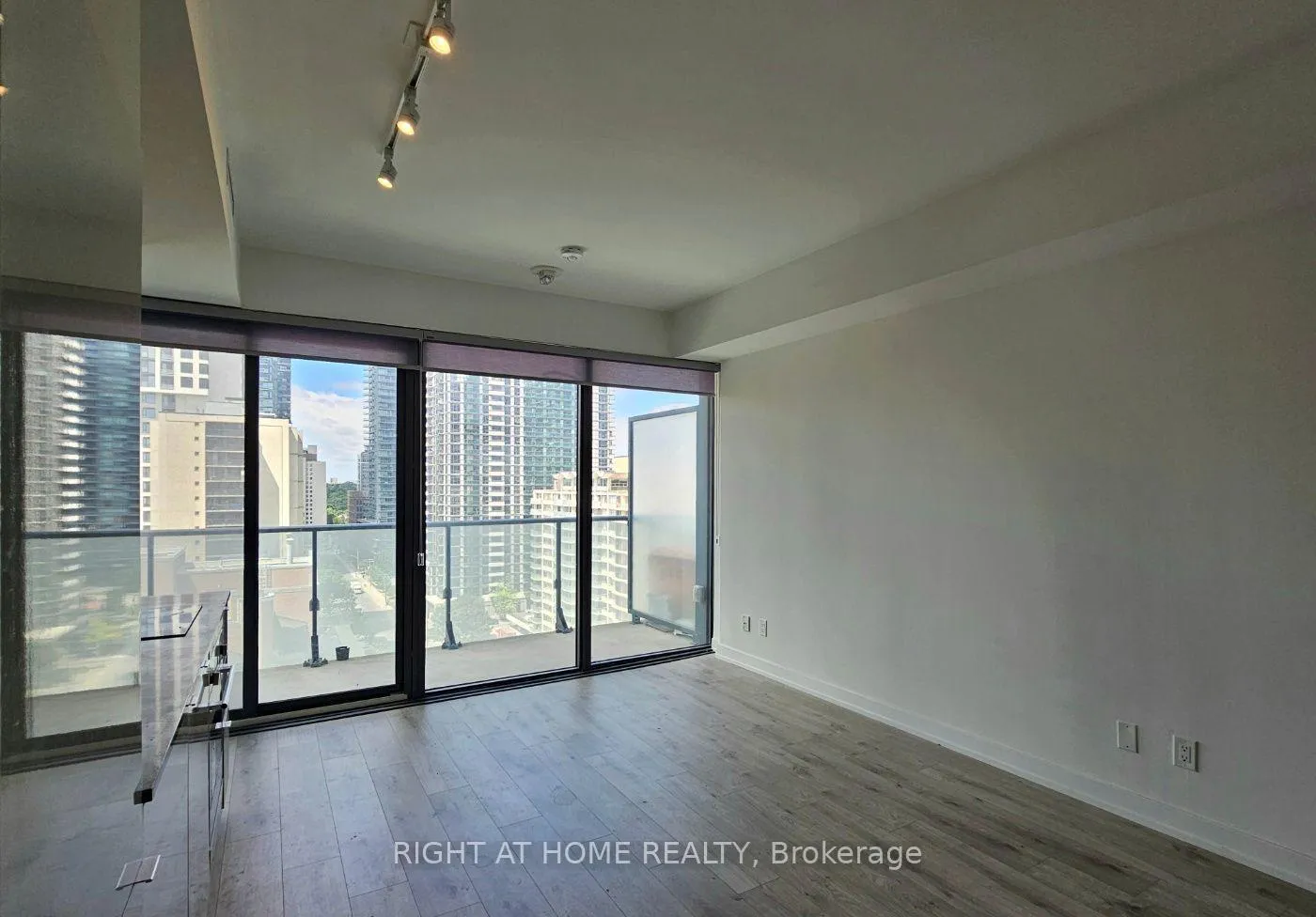 Photo 17 of Unit 1502, 161 Roehampton Avenue, Toronto, Mount Pleasant West — HOMEH
