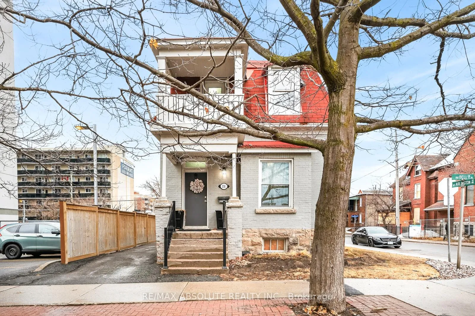 Front of 231 Bell Street N