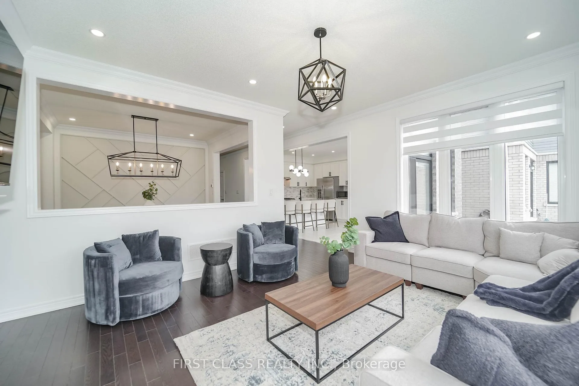 Photo 3 of 101 Thicketwood Avenue, Barrie, Rural Barrie Southeast — HOMEH