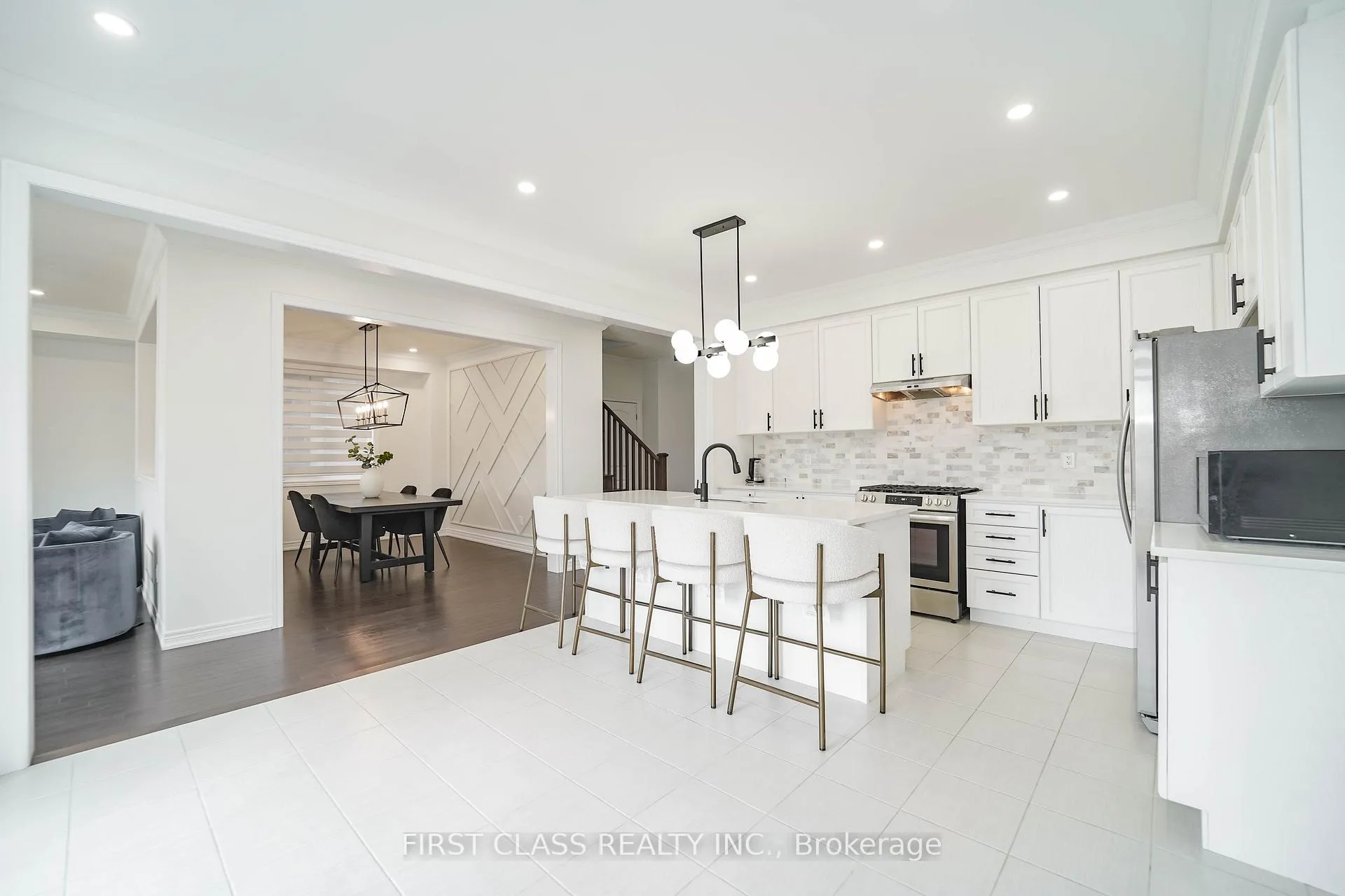 Photo 6 of 101 Thicketwood Avenue, Barrie, Rural Barrie Southeast — HOMEH