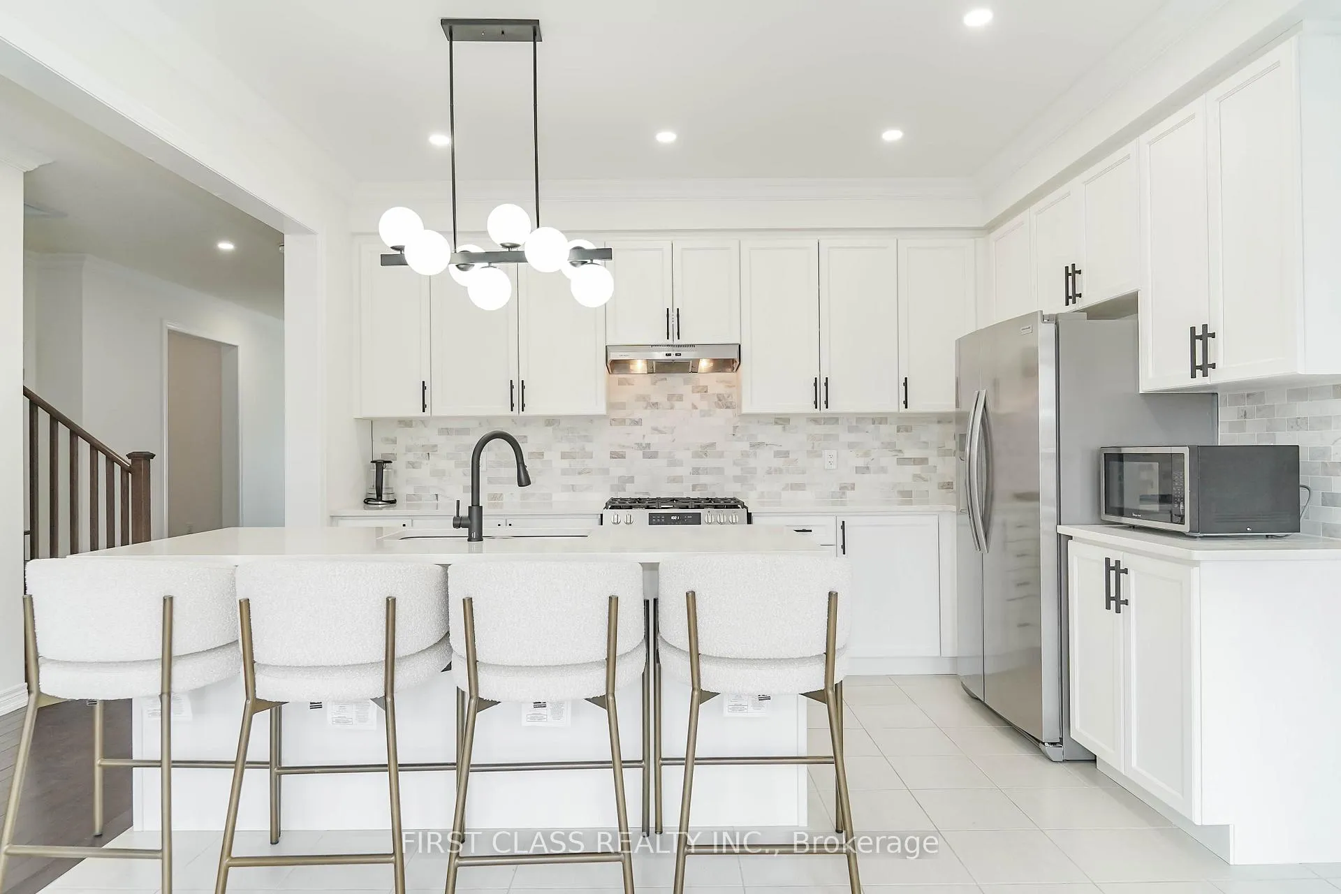 Photo 7 of 101 Thicketwood Avenue, Barrie, Rural Barrie Southeast — HOMEH