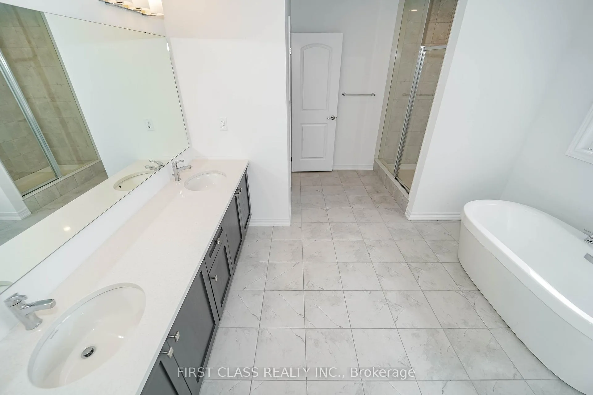 Photo 18 of 101 Thicketwood Avenue, Barrie, Rural Barrie Southeast — HOMEH