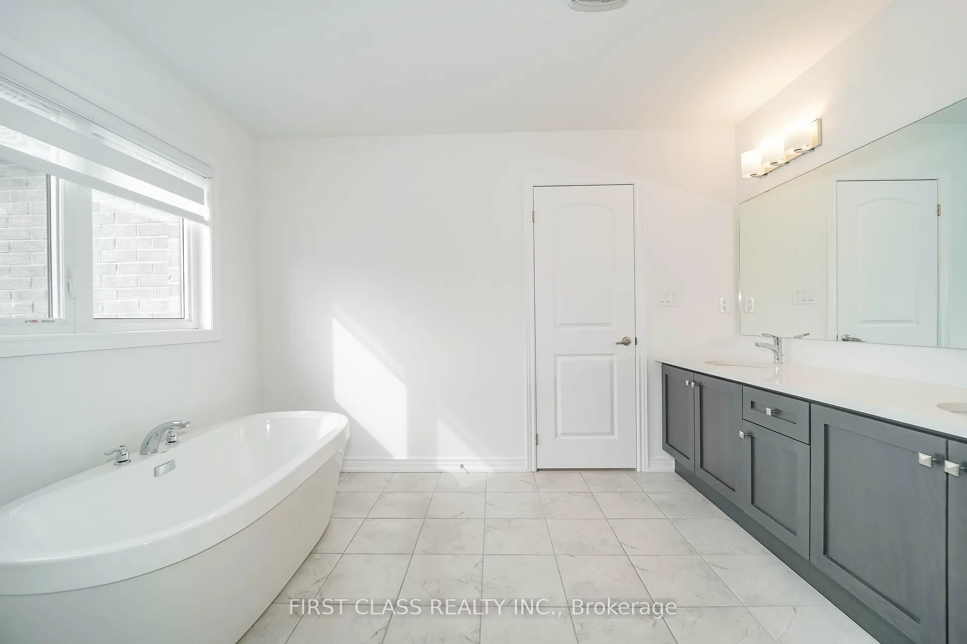 Photo 19 of 101 Thicketwood Avenue, Barrie, Rural Barrie Southeast — HOMEH