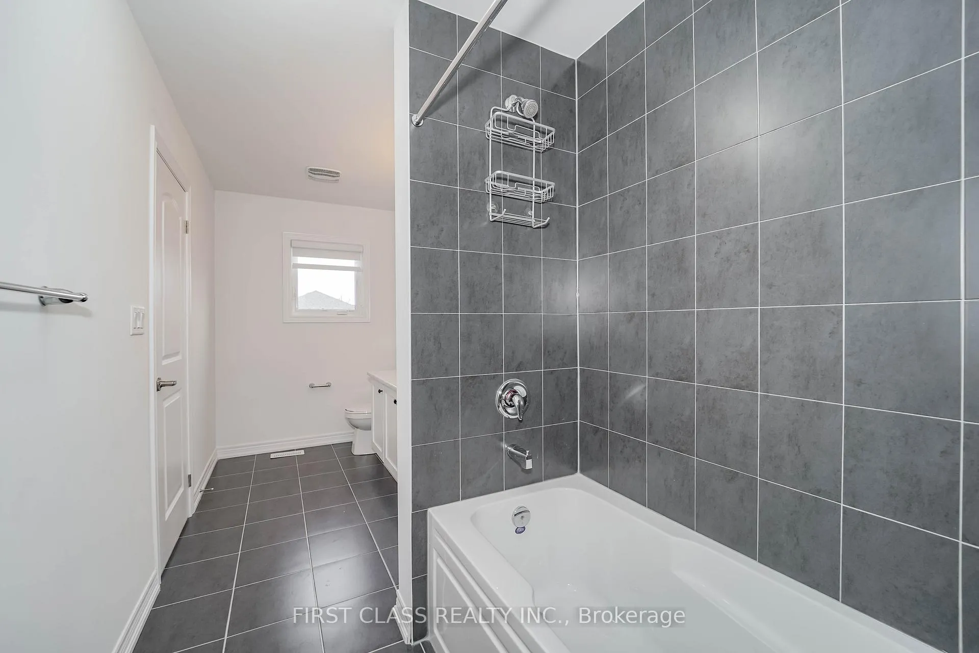 Photo 25 of 101 Thicketwood Avenue, Barrie, Rural Barrie Southeast — HOMEH