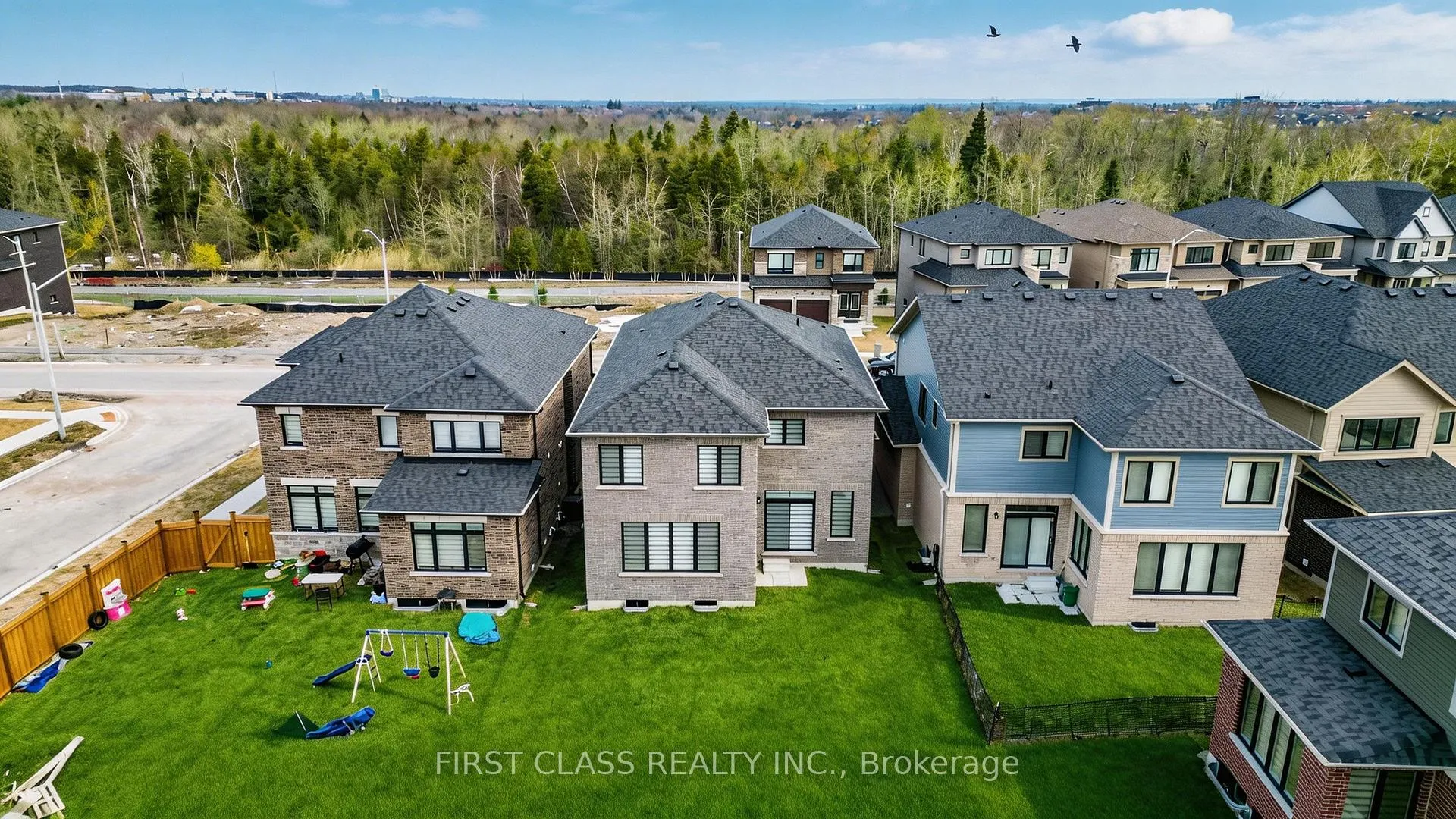 Photo 42 of 101 Thicketwood Avenue, Barrie, Rural Barrie Southeast — HOMEH