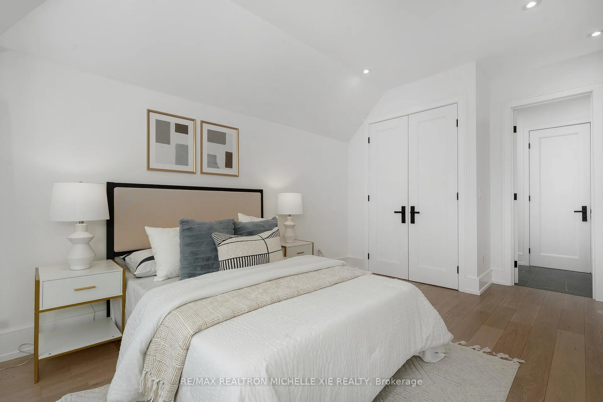 Photo 34 of 132 Duplex Avenue, Toronto, Yonge-Eglinton — HOMEH