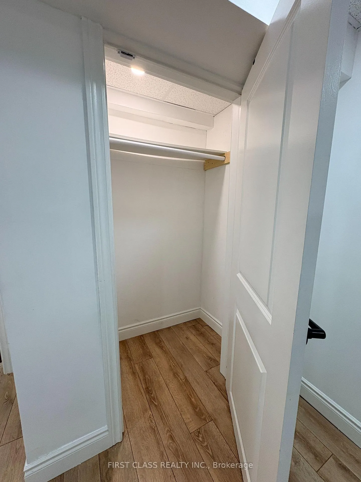 Photo 4 of 90 Archdekin Drive, Brampton, Madoc — HOMEH