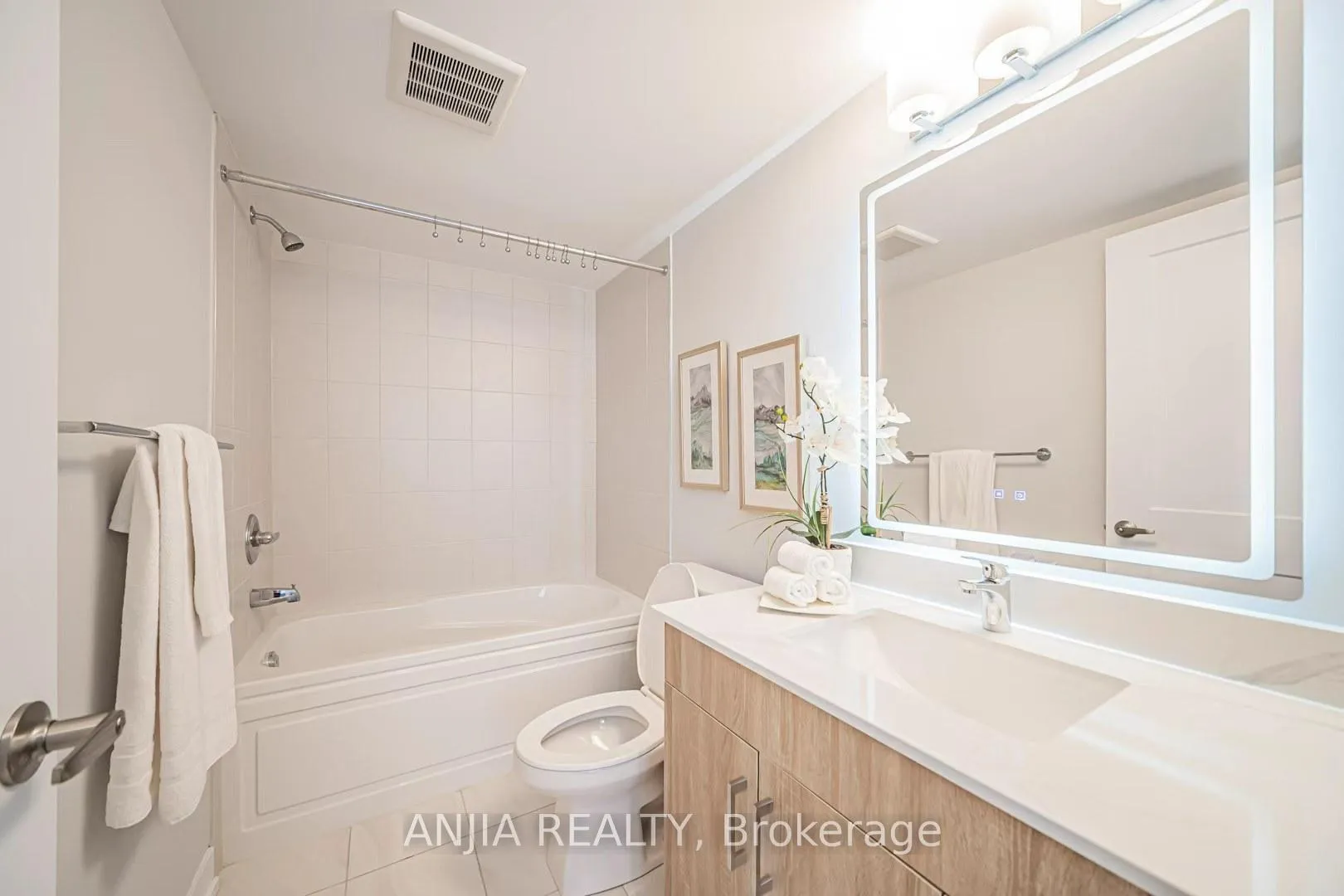 Photo 7 of 17 William Shearn Crescent S, Markham, Angus Glen — HOMEH